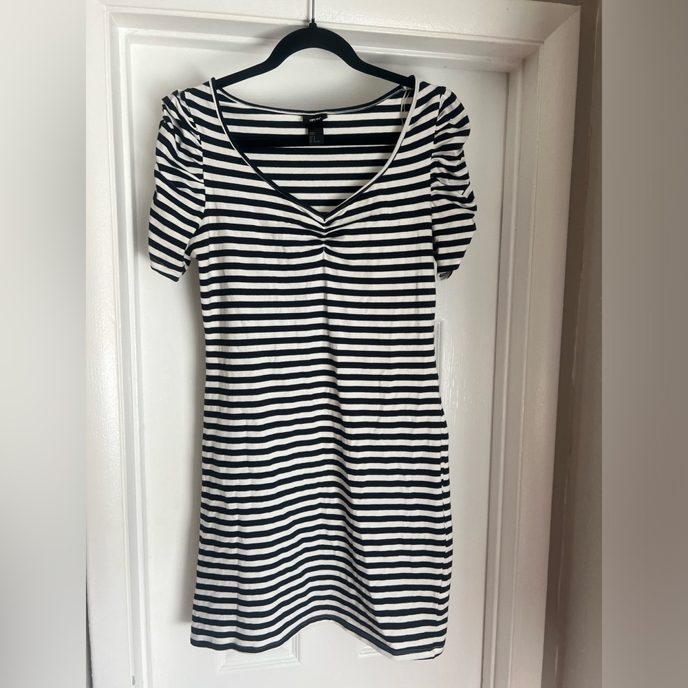 H&M dress. Cotton. Never worn.